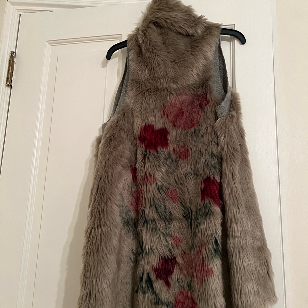 Free People Bohemian Faux Fur Hooded Vest in Brown and Burgundy Excellent con